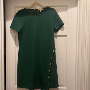 Women’s Short Sleeve Green Shift Dress with Side Button Detail